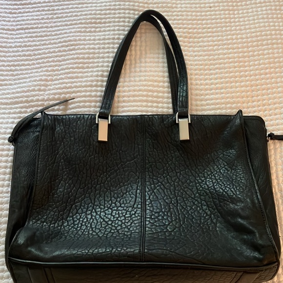 Vince Camuto 100% black leather purse - Picture 6 of 8